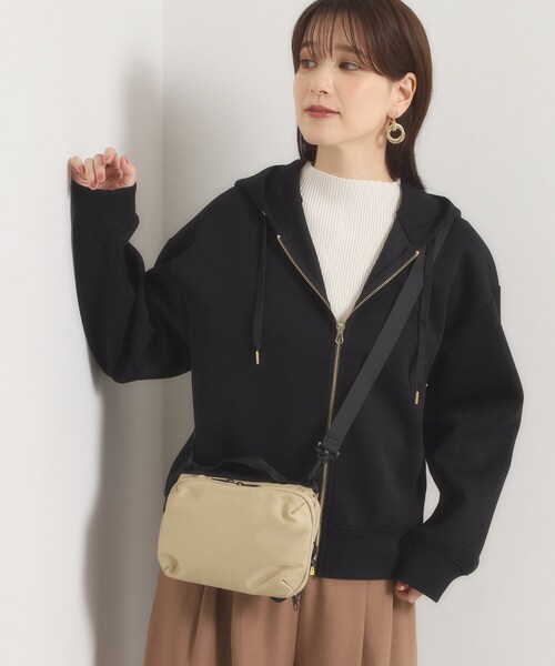ITS'DEMO(イッツデモ)の「【縦横2WAY】ボトルショルダーバッグ(ショルダーバッグ・レディース・ブラック/ブルーグリーン/ベージュ・00)」の4枚目の写真