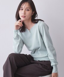 index（インデックス）の「ビジューパーツ付きハートネックニット【洗濯機OK／抗ピリング】（ニット/セーター）」