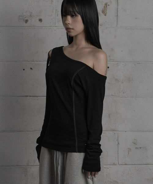 ETRE AU SOMMET(エトレオソメ)の「Asymmetric Zipper Corset Top (Black)(Tシャツ/カットソー・レディース・ブラック・FREE)」の2枚目の写真