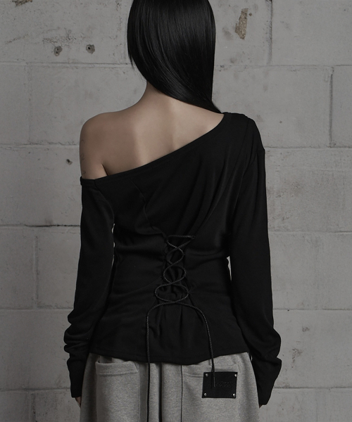 ETRE AU SOMMET(エトレオソメ)の「Asymmetric Zipper Corset Top (Black)(Tシャツ/カットソー・レディース・ブラック・FREE)」の3枚目の写真
