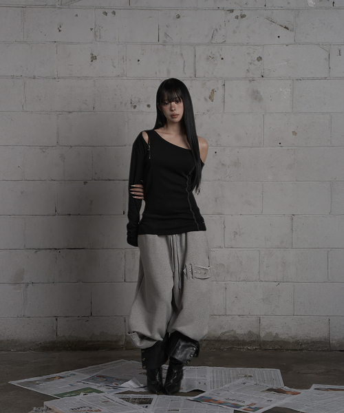 ETRE AU SOMMET(エトレオソメ)の「Asymmetric Zipper Corset Top (Black)(Tシャツ/カットソー・レディース・ブラック・FREE)」の5枚目の写真