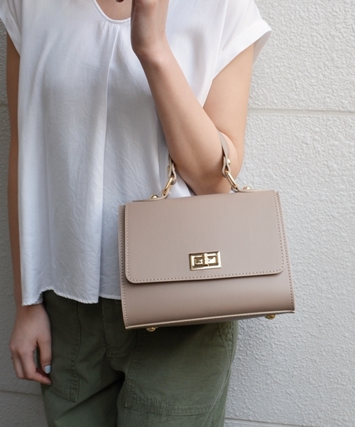 SHIPS for women(シップスフォーウィメン)の「Milos:フラップミニ2WAY(ショルダーバッグ・レディース・ブラック/ベージュ系その他・ONE SIZE)」の2枚目の写真