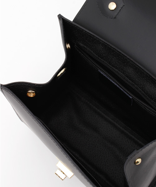 SHIPS for women(シップスフォーウィメン)の「Milos:フラップミニ2WAY(ショルダーバッグ・レディース・ブラック/ベージュ系その他・ONE SIZE)」の4枚目の写真