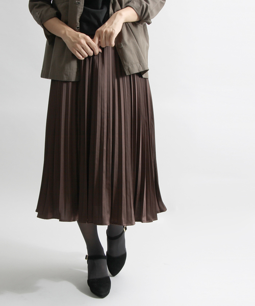 WEGO(ウィゴー)の「WEGO/サテンプリーツスカート(スカート・レディース・ダークグリーン/ブラック/ワイン/ピンク/ダークブラウン/サックスブルー・FREE)」の3枚目の写真
