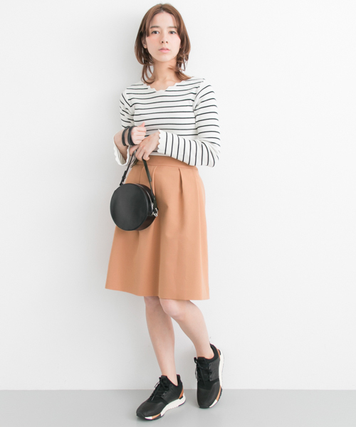 URBAN RESEARCH（アーバンリサーチ）の「 UR タックスカート（スカート・レディース・ベージュ/オレンジ/ネイビー・FREE）」の4枚目の写真