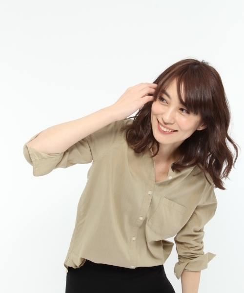 LAKOLE（ラコレ）の「【撥水】ベーシックシャツ / LAKOLE（シャツ/ブラウス・レディース・その他6/ホワイト/オリーブ/アイボリー・MEDIUM/SMALL/LARGE）」の3枚目の写真