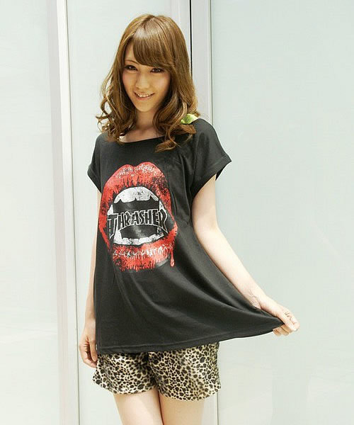 THRASHER(スラッシャー)の「THRASHER LIP TEE(Tシャツ/カットソー・レディース・ホワイト/ブラック・FREE)」の2枚目の写真