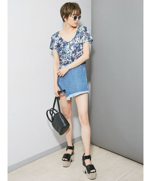 EMODA（エモダ）の「アシメトリージャストウエストショートパンツ（デニムパンツ・レディース・ブルー/インディゴブルー・SMALL/MEDIUM）」の5枚目の写真