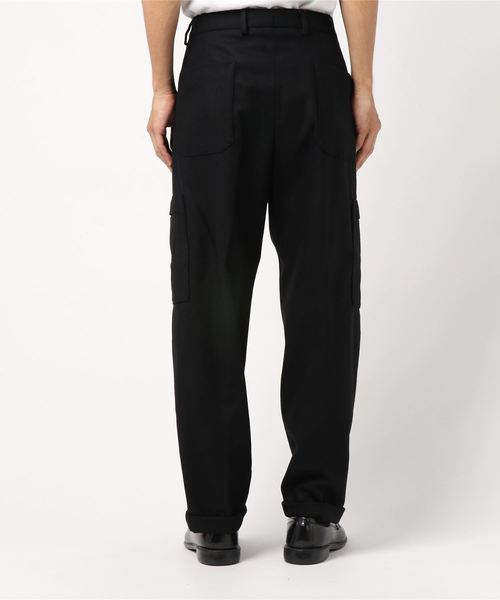 HUGO(ヒューゴ)の「スリムフィット パンツ イン ア フェルトエフェクトウール ブレンド(カーゴパンツ・メンズ・ブラック・44/46/48/50/52)」の2枚目の写真
