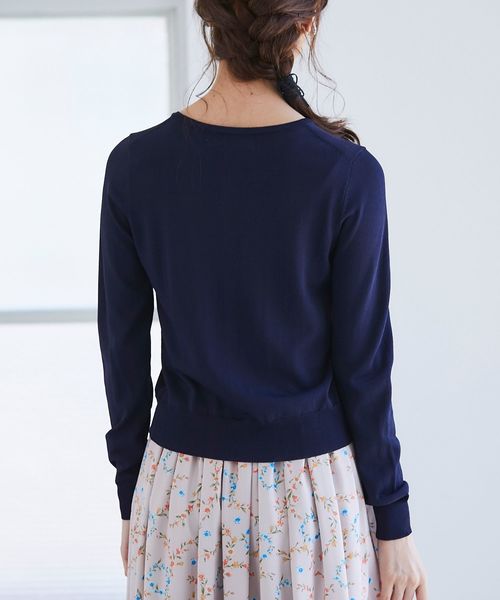 tocco closet(トッコ クローゼット)の「UV加工お花釦カーディガン(カーディガン/ボレロ・レディース・ネイビー/バイオレット/レッド系その他・M)」の6枚目の写真