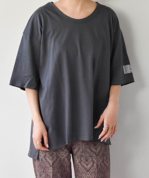 muure(ミュール)の「ビッグシルエット バックプリントT(Tシャツ/カットソー・レディース・チャコールグレー/ベージュ/アイボリー・FREE)」の5枚目の写真