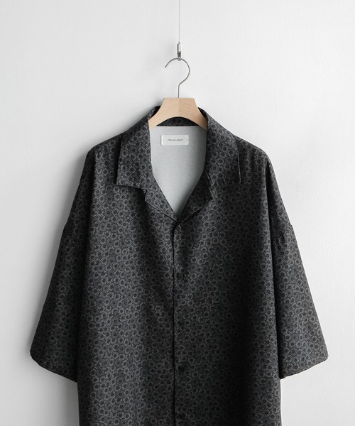 remer（リメール）の「loose floral shirt 【小花柄】/ルーズフローラルシャツ（シャツ/ブラウス・メンズ・ブラック/ベージュ・SMALL/MEDIUM/LARGE）」の5枚目の写真