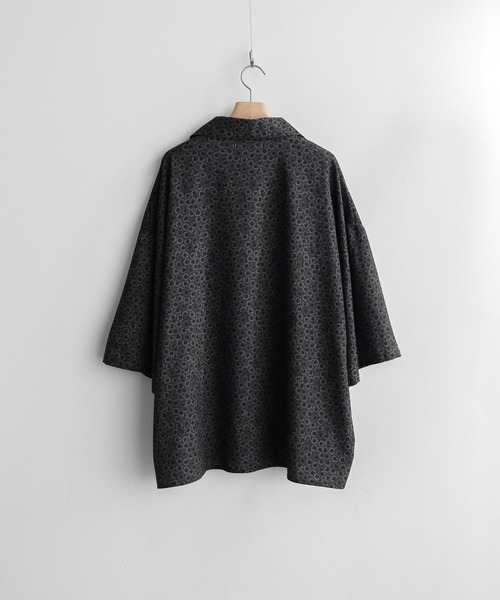 remer（リメール）の「loose floral shirt 【小花柄】/ルーズフローラルシャツ（シャツ/ブラウス・メンズ・ブラック/ベージュ・SMALL/MEDIUM/LARGE）」の19枚目の写真