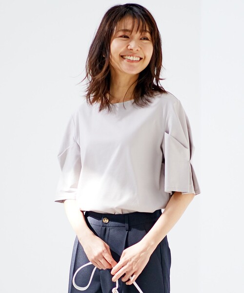ANY(エニィ)の「【定番人気】シルケットスムースタック カットソー(Tシャツ/カットソー・レディース・グレー系/ベージュ系/アイボリー系/ライラック系/ピーコックグリーン系/ブラック系/ピンク系・2/3)」の4枚目の写真