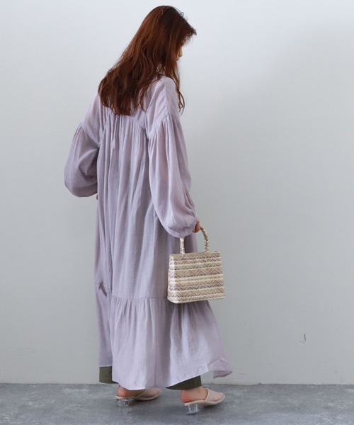 archives（アルシーヴ）の「バックリボンボリュームギャザーワンピース（ワンピース・レディース・グレー/マスタード/ピンクベージュ・MEDIUM）」の4枚目の写真