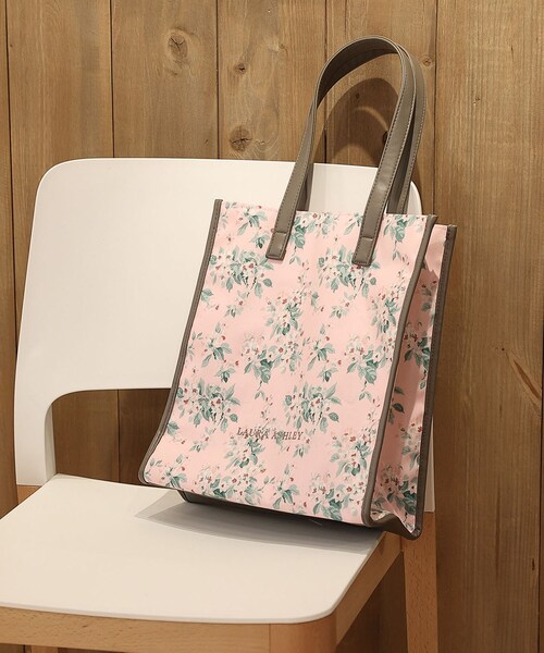 LAURA ASHLEY(ローラアシュレイ)の「フローラルタテ型トートバッグ(トートバッグ・レディース・ピンク系5/ホワイト系1/サックスブルー系・00)」の3枚目の写真