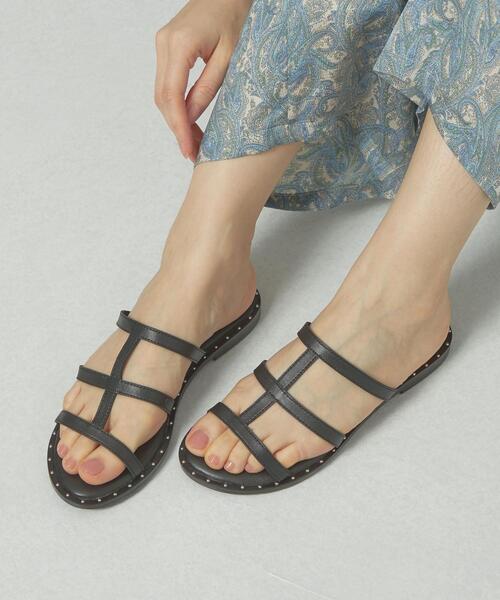 PAOLO BOVE(パオロボーヴ)の「<PAOLO BOVE>サイドスタッツ サンダル(サンダル・レディース・ブラック/ベージュ・38/36/37)」の1枚目の写真