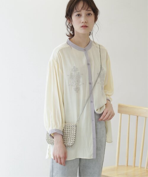 frames RAY CASSIN(フレームスレイカズン)の「【WEB限定】配色バンドカラー刺繍ブラウス(シャツ/ブラウス・レディース・キナリ/オフホワイト/グレイッシュベージュ・FREE)」の4枚目の写真