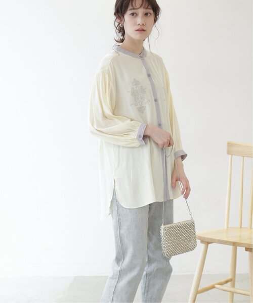 frames RAY CASSIN(フレームスレイカズン)の「【WEB限定】配色バンドカラー刺繍ブラウス(シャツ/ブラウス・レディース・キナリ/オフホワイト/グレイッシュベージュ・FREE)」の8枚目の写真