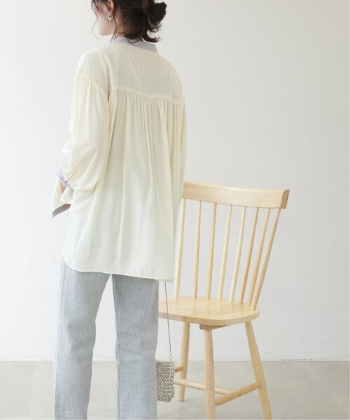 frames RAY CASSIN(フレームスレイカズン)の「【WEB限定】配色バンドカラー刺繍ブラウス(シャツ/ブラウス・レディース・キナリ/オフホワイト/グレイッシュベージュ・FREE)」の9枚目の写真