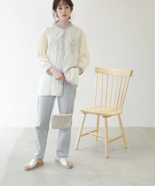 frames RAY CASSIN(フレームスレイカズン)の「【WEB限定】配色バンドカラー刺繍ブラウス(シャツ/ブラウス・レディース・キナリ/オフホワイト/グレイッシュベージュ・FREE)」の11枚目の写真