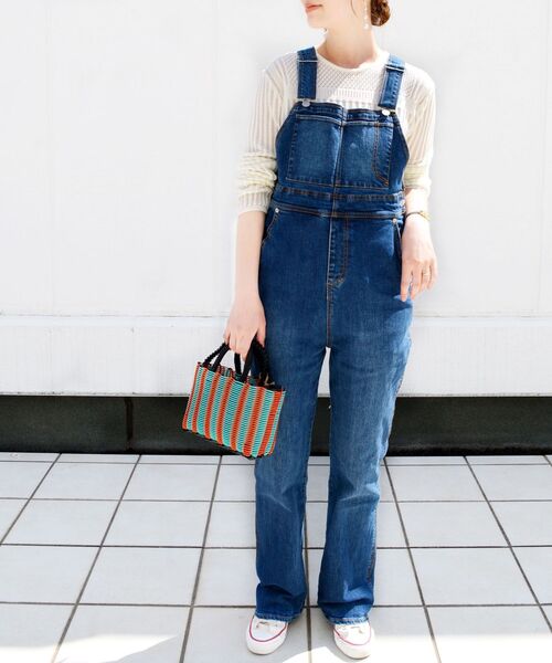SHIPS（シップス）の「BALMYDAYS:デニムオーバーオール（サロペット/オーバーオール・レディース・ブルー/ライトブルー・SMALL/MEDIUM）」の18枚目の写真