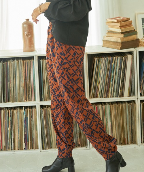 VACANCY（ヴァカンシー）の「ヴィンテージ花柄2wayイージーパンツ（その他パンツ・レディース・ブラック/ネイビー/ブラウン・FREE）」の9枚目の写真