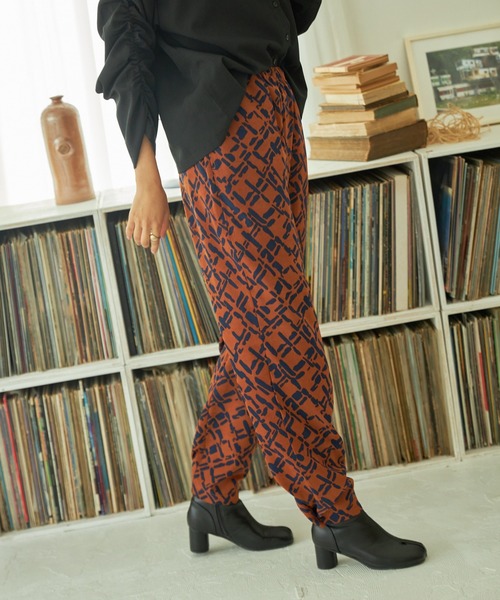 VACANCY（ヴァカンシー）の「ヴィンテージ花柄2wayイージーパンツ（その他パンツ・レディース・ブラック/ネイビー/ブラウン・FREE）」の10枚目の写真