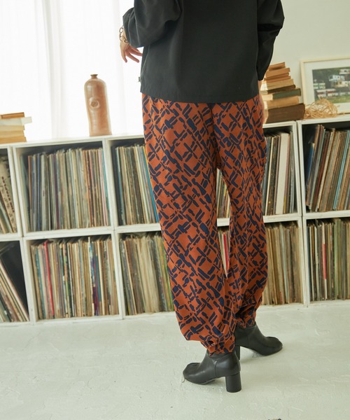 VACANCY（ヴァカンシー）の「ヴィンテージ花柄2wayイージーパンツ（その他パンツ・レディース・ブラック/ネイビー/ブラウン・FREE）」の11枚目の写真