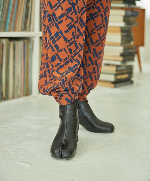 VACANCY（ヴァカンシー）の「ヴィンテージ花柄2wayイージーパンツ（その他パンツ・レディース・ブラック/ネイビー/ブラウン・FREE）」の13枚目の写真