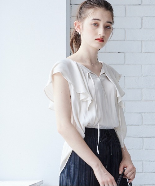 12Twelve Agenda(トゥエルブ アジェンダ)の「前後2wayサテンフリルカラーブラウス(シャツ/ブラウス・レディース・ホワイト/ブラウン/ラベンダー・M)」の16枚目の写真