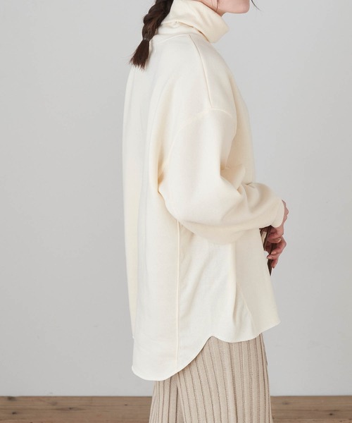 Chaco closet(チャコ クローゼット)の「裏起毛スウェットタートルネックプルオーバー(スウェット・レディース・グレー/オレンジ/ブラック/ブラウン/マスタード/アイボリー/ブルー/ベージュ/グリーン・FREE)」の11枚目の写真