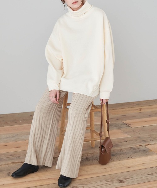 Chaco closet(チャコ クローゼット)の「裏起毛スウェットタートルネックプルオーバー(スウェット・レディース・グレー/オレンジ/ブラック/ブラウン/マスタード/アイボリー/ブルー/ベージュ/グリーン・FREE)」の13枚目の写真