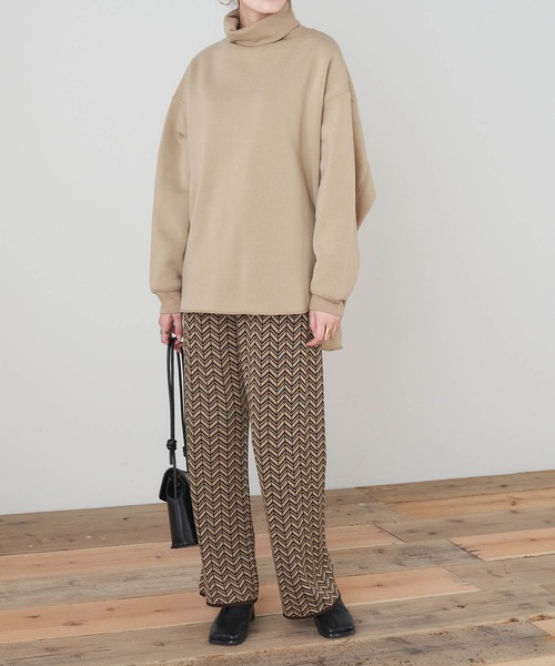 Chaco closet(チャコ クローゼット)の「裏起毛スウェットタートルネックプルオーバー(スウェット・レディース・グレー/オレンジ/ブラック/ブラウン/マスタード/アイボリー/ブルー/ベージュ/グリーン・FREE)」の19枚目の写真