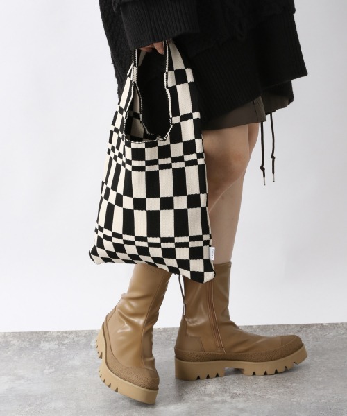 JEANASIS（ジーナシス）の「チェッカーフラッグニットバッグ/959180（トートバッグ・レディース・ブラック系その他/グリーン系その他/レッド系その他・FREE）」の2枚目の写真