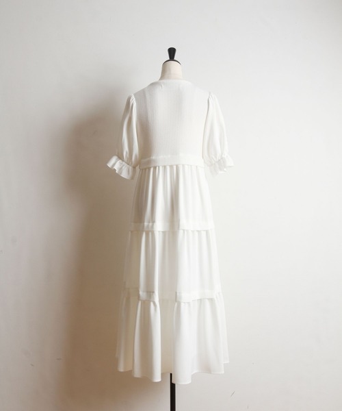 tocco closet(トッコ クローゼット)の「キャンディースリーブニットソードッキングティアードワンピース(ワンピース・レディース・ブラック/オフホワイト・M)」の4枚目の写真