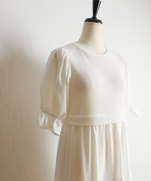 tocco closet(トッコ クローゼット)の「キャンディースリーブニットソードッキングティアードワンピース(ワンピース・レディース・ブラック/オフホワイト・M)」の6枚目の写真