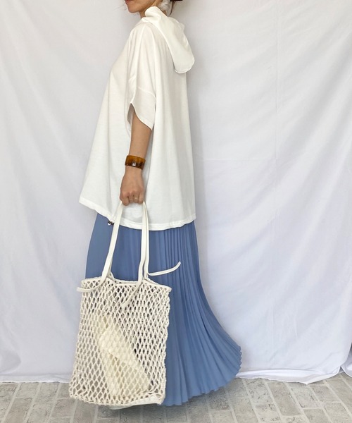 She's Closet(シーズクローゼット)の「裾ドロストビッグシルエットスウェット半袖パーカー(パーカー・レディース・ベージュ/オフホワイト・FREE)」の3枚目の写真