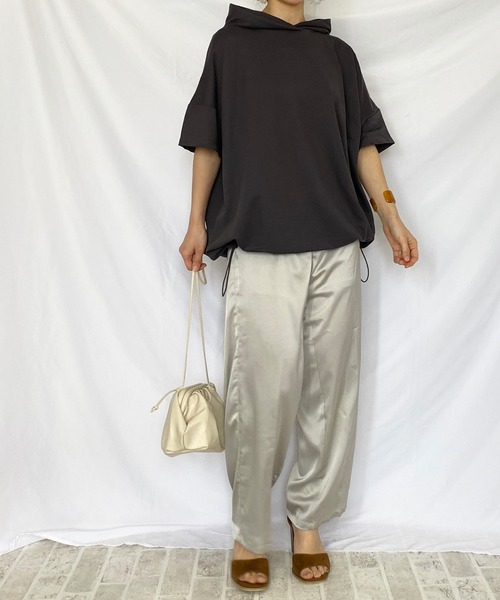She's Closet(シーズクローゼット)の「裾ドロストビッグシルエットスウェット半袖パーカー(パーカー・レディース・ベージュ/オフホワイト・FREE)」の10枚目の写真