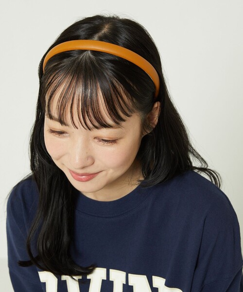 FREAK'S STORE(フリークスストア)の「フェイクレザースリムクッションカチューシャ(カチューシャ・レディース・ナチュラル/ブラック/ベージュ・ONE SIZE)」の1枚目の写真