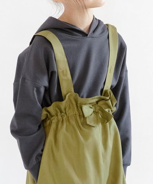 Bee des Bee（ビーデスビー）の「サスペンダー付きパンツ（サロペット/オーバーオール・キッズ・ブラック/ベージュ/パープル系その他/チャコール/ブラウン/カーキ/チョコ・110cm/100cm/120cm/130cm/140cm/150cm）」の19枚目の写真