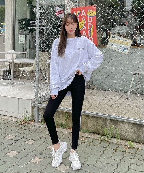 SONA（ソナ）の「SONYUNARA DOWNTOWNバックプリントトレーナー（Tシャツ/カットソー・レディース・ライトグレー/ネイビー・FREE）」の7枚目の写真