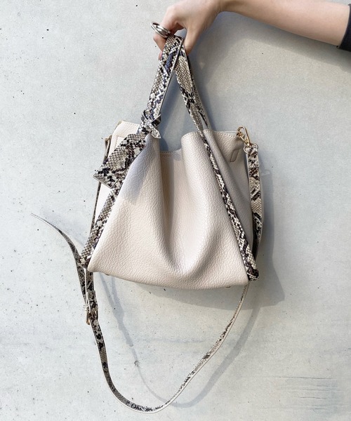 DouDou（ドゥドゥ）の「ミニショルダー付ソフトレザー調ミニバッグ（トートバッグ・レディース・アイボリー/ブラック/ベージュ/サックスブルー/グリーン・FREE）」の2枚目の写真