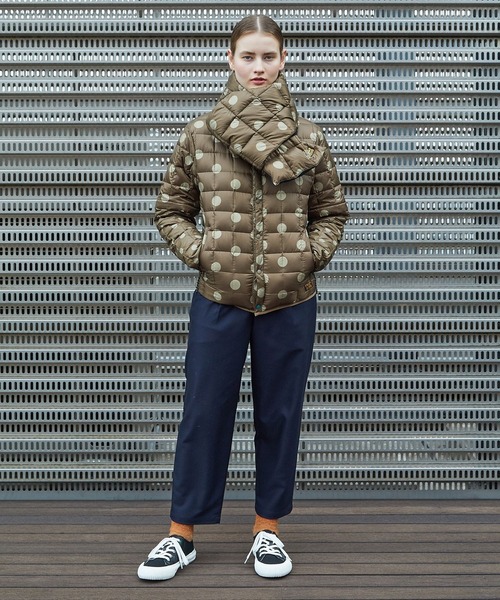 FRAPBOIS(フラボア)の「FRAPBOIS×TAION ダウンマフラー(マフラー・レディース・ブラック/ベージュ・FREE)」の9枚目の写真