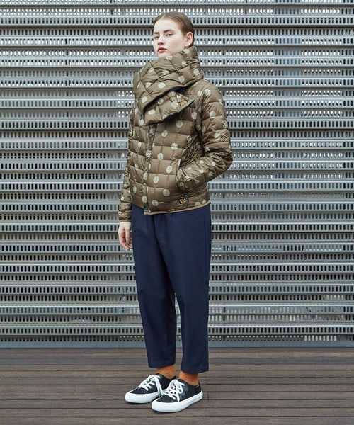 FRAPBOIS(フラボア)の「FRAPBOIS×TAION ダウンマフラー(マフラー・レディース・ブラック/ベージュ・FREE)」の4枚目の写真