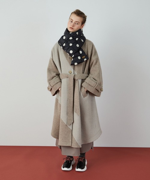 FRAPBOIS(フラボア)の「FRAPBOIS×TAION ダウンマフラー(マフラー・レディース・ブラック/ベージュ・FREE)」の5枚目の写真