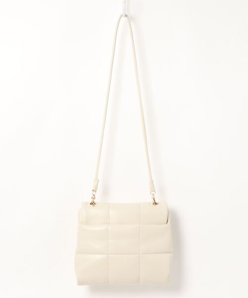 NATURAL BEAUTY BASIC（ナチュラルビューティーベーシック）の「キルトパティッドショルダー（ショルダーバッグ・レディース・ネイビー/オフホワイト・ﾌﾘ-）」の7枚目の写真