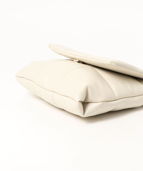 NATURAL BEAUTY BASIC（ナチュラルビューティーベーシック）の「キルトパティッドショルダー（ショルダーバッグ・レディース・ネイビー/オフホワイト・ﾌﾘ-）」の6枚目の写真