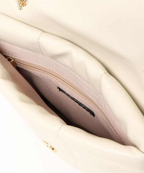 NATURAL BEAUTY BASIC（ナチュラルビューティーベーシック）の「キルトパティッドショルダー（ショルダーバッグ・レディース・ネイビー/オフホワイト・ﾌﾘ-）」の8枚目の写真