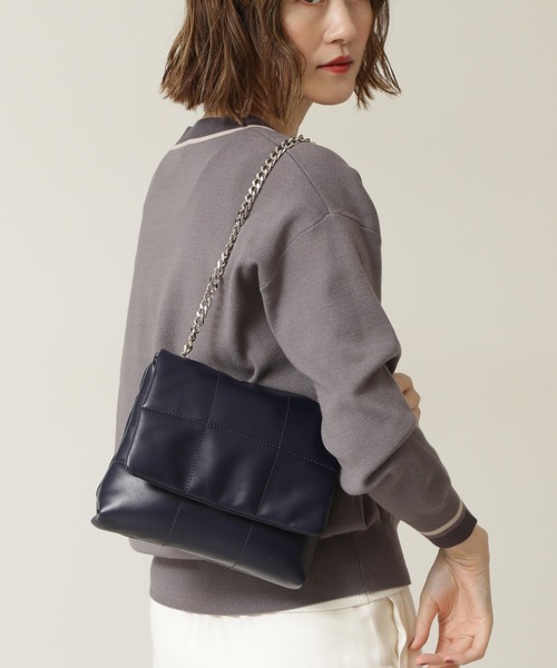 NATURAL BEAUTY BASIC（ナチュラルビューティーベーシック）の「キルトパティッドショルダー（ショルダーバッグ・レディース・ネイビー/オフホワイト・ﾌﾘ-）」の2枚目の写真